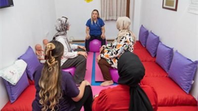 Eşrefpaşa Hastanesi’ndeki Gebe Okulu’nda anne adayları kulaktan dolma bilgiler yerine