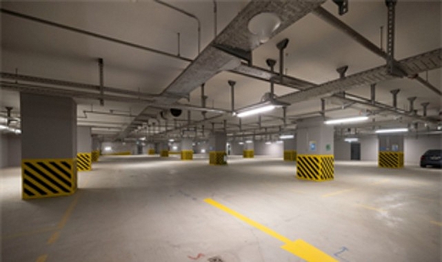 Araçlar otoparka, yolcular metroya İzmir Büyükşehir Belediyesi’nin Balçova Metro İstasyonu’nda hizmete aldığı yer altı