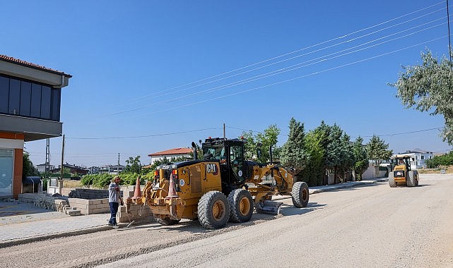 Asfalt Sezonunda Selçuklu’nun Yol Konforu Artmaya Devam Ediyor Selçuklu Belediyesi, gerçekleştirdiği çalışmalarla Selçuklu’nun altyapısını güçlendirmeye devam ediyor.