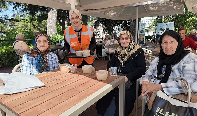 Aşure bereketi Saygınlar Kulübü’ne taşındı Kocaeli Büyükşehir Belediyesi Kadın ve Aile Hizmetleri Dairesi Başkanlığı bünyesinde