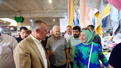Kocaeli Büyükşehir Belediye Başkanı Tahir Büyükakın, oda başkanları ile birlikte