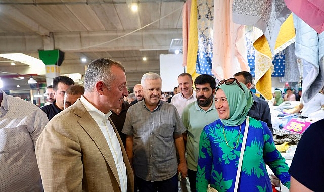 Aşure kazanı kardeşlik için kaynadı Kocaeli Büyükşehir Belediye Başkanı Tahir Büyükakın, oda başkanları ile birlikte