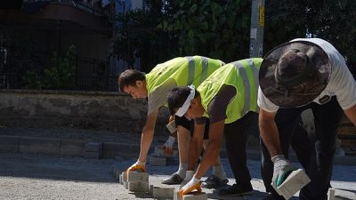 Ayvalık Belediyesi Fen İşleri Müdürlüğü ekiplerince, kent genelinde sürdürülen planlı