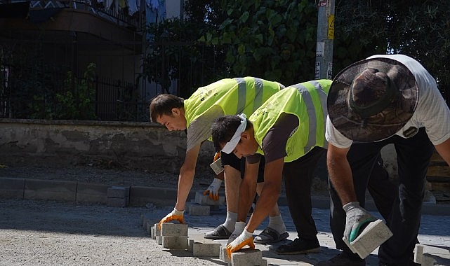 Ayvalık’ta Aynı Anda Altı Noktada Yol Yapım Çalışması Ayvalık Belediyesi Fen İşleri Müdürlüğü ekiplerince, kent genelinde sürdürülen planlı