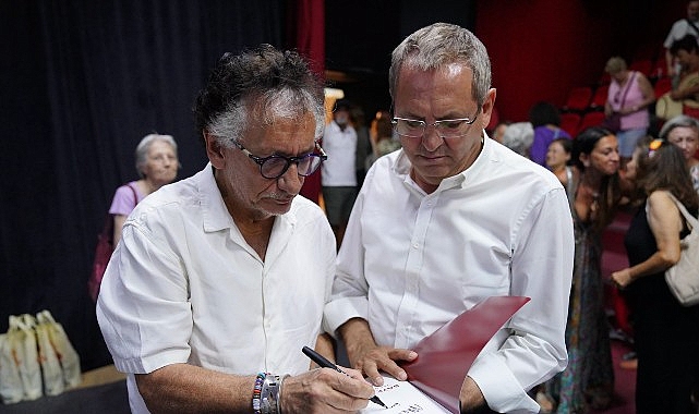 Ayvalık’ta Küresel ve Çağdaş Kültür Sanat Açılımı Başladı Ayvalık Belediyesi'nin "Küresel ve Çağdaş Kültür Sanat Açılımı" kapsamında düzenlediği