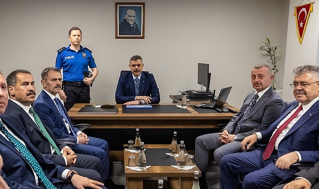Bakan Çiftçi, Büyükşehir’in vizyon projelerini yerinde inceledi İçişleri Bakanı Mustafa Çiftçi, Kocaeli’de gerçekleştirdiği temasların ardından Kocaeli Büyükşehir