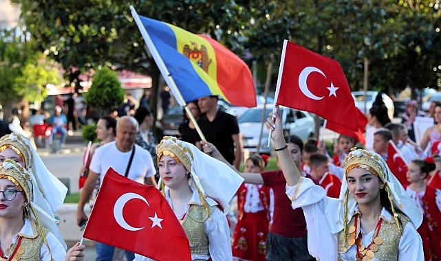 Balkan ezgileri Kocaeli’de buluştu Kocaeli Büyükşehir Belediyesi’nin destekleriyle düzenlenen Kocaeli Uluslararası Balkan Halk Oyunları