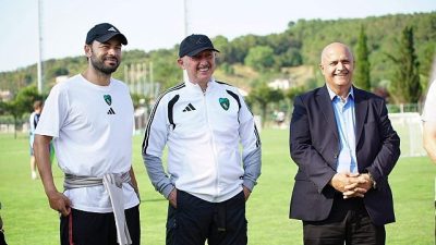 Kocaeli Büyükşehir Belediye Başkanı Tahir Büyükakın, yeni sezon hazırlıklarını sürdüren