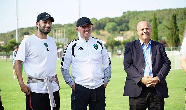 Başkan Büyükakın’dan Kocaelispor’a moral Kocaeli Büyükşehir Belediye Başkanı Tahir Büyükakın, yeni sezon hazırlıklarını sürdüren