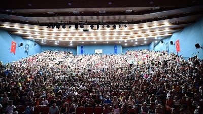 Aydın Büyükşehir Belediyesi tarafından düzenlenen ‘Yaz Konserleri’ sürüyor. Kentin dört