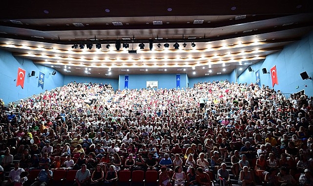 Başkan Çerçioğlu Didim’de Vatandaşları ‘Yaz Konseri’ ile Buluşturdu Aydın Büyükşehir Belediyesi tarafından düzenlenen ‘Yaz Konserleri’ sürüyor. Kentin dört