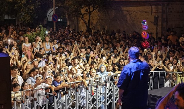 Başkan Çerçioğlu Nazilli’de Vatandaşları “Yaz Konseri” ile Buluşturdu Aydın Büyükşehir Belediye Başkanı Özlem Çerçioğlu, kültür ve sanat etkinliklerini