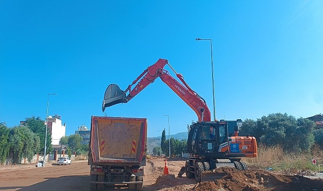 Başkan Çerçioğlu’ndan Aydın’ın Dört Bir Yanında Eş Zamanlı Ulaşım Yatırımları Çerçioğlu’nun öncülüğünde Aydın'ın tüm ilçelerinde eş zamanlı olarak gerçekleştirilen yatırım,