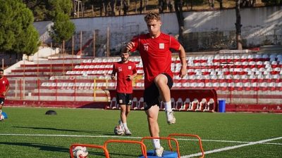 Ayvalık Belediye Başkanı Mesut Ergin, yeni sezon hazırlıklarını sürdüren Ayvalıkgücü