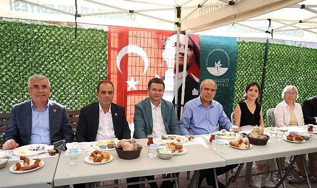 Başkan Erkan Aydın Çirişhane’de Vatandaşlarla Buluştu Osmangazi Belediye Başkanı Erkan Aydın, mahalle ziyaretleri kapsamında Çirişhane Mahallesi