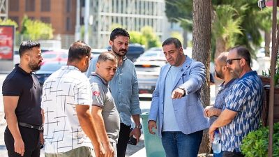 Narlıdere Belediyesi’nin yaz aylarının gelmesiyle birlikte hız verdiği asfalt serim