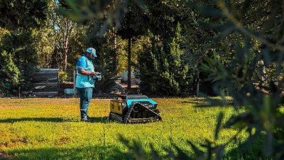 Doğru kaynak yönetimiyle belediye envanterine kazandırılan çim biçme robotu ilk