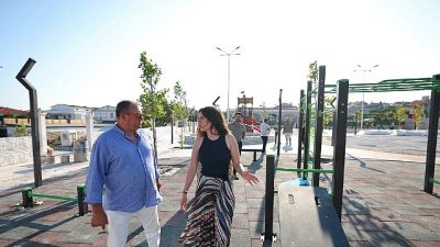 Çeşme Belediye Başkanı Lâl Denizli, Park ve Bahçeler Müdürü Kürşat