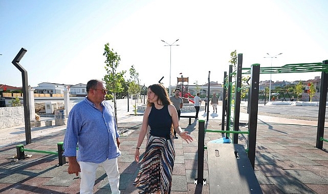 Başkan Lâl Denizli, park ve bahçeler çalışmalarını yerinde inceledi Çeşme Belediye Başkanı Lâl Denizli, Park ve Bahçeler Müdürü Kürşat