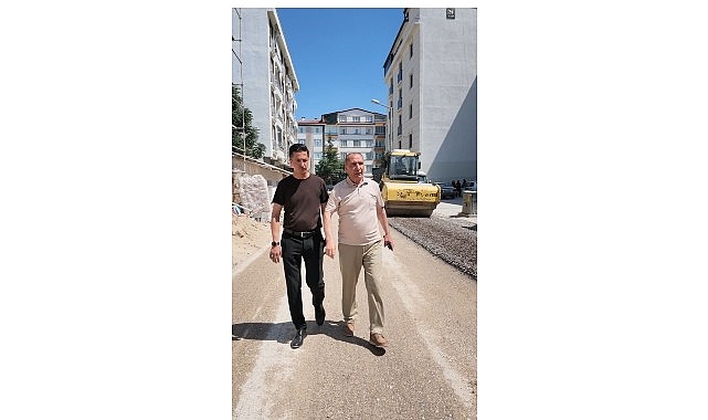 Başkan Mehmet Aydın, Bardakçı Mahallesi’ndeki Asfalt Çalışmalarını Yerinde İnceledi Çumra Belediyesi tarafından ilçe genelinde sürdürülen ulaşım altyapısını güçlendirme çalışmaları