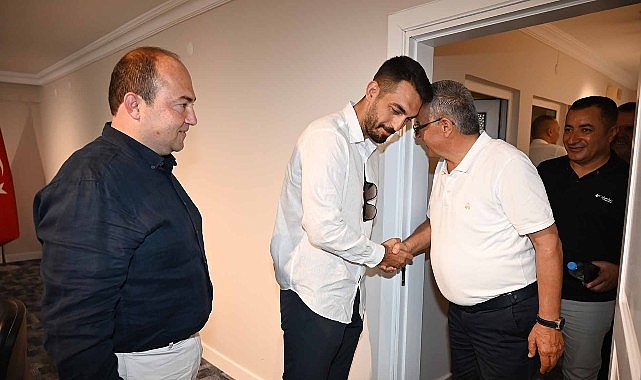 Başkan Topaloğlu’ndan KEMİAD’a Ziyaret Kemer Belediye Başkanı Necati Topaloğlu, Kemer Turizmci ve İş İnsanları
