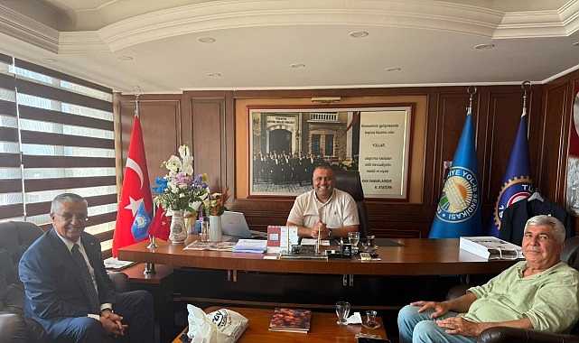 Başkan Topaloğlu’ndan Özdemir’e hayırlı olsun ziyareti Kemer Belediye Başkanı Necati Topaloğlu, Türkiye Yol-İş Sendikası Antalya 1