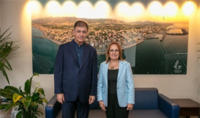 Başkan Tugay Güzelbahçe’de esnaf ve vatandaşlarla buluştu İzmir Büyükşehir Belediye Başkanı Dr. Cemil Tugay, Güzelbahçe Belediye Başkan