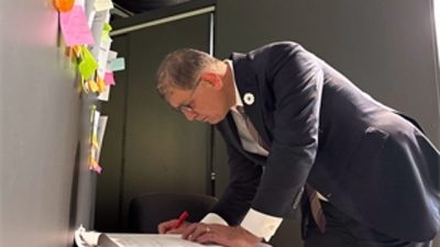 İzmir Büyükşehir Belediye Başkanı Dr. Cemil Tugay ile eşi Öznur