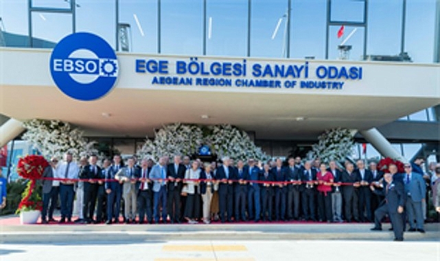 Başkan Tugay’dan sanayiciye destek mesajı İzmir Büyükşehir Belediye Başkanı Dr. Cemil Tugay, Ege Bölgesi Sanayi