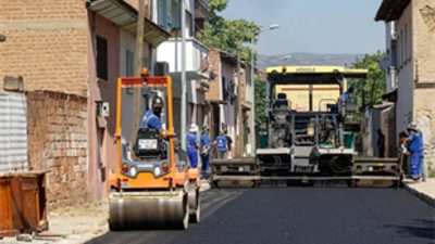 İzmir Büyükşehir Belediyesi, Küçük Menderes Havzası'nda ilçe merkezlerindeki cadde ve