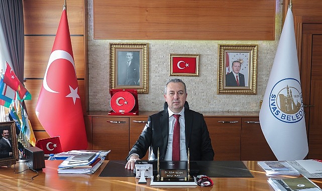 Başkan Uzun’dan 15 Temmuz Mesajı Sivas Belediye Başkanı Dr. Adem Uzun, 15 Temmuz Demokrasi ve
