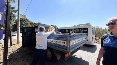 Bornova Belediyesi Zabıta Müdürlüğü ekipleri, Çiçekliköy ve Yakaköy’de görsel kirlilik