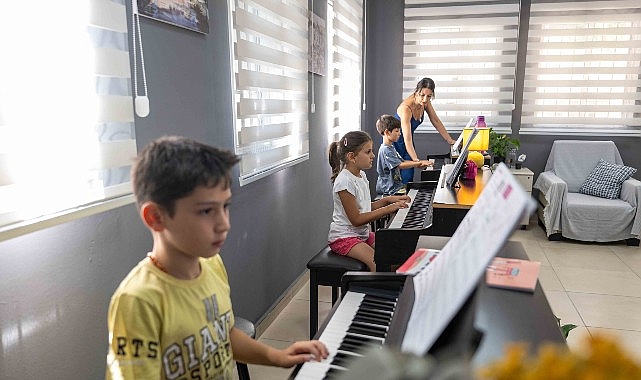 Bornova’da yaz tatili üretime dönüştü Bornova Belediyesi'nin Hobi ve Beceri Edindirme Yaz Kursları, 10 farklı