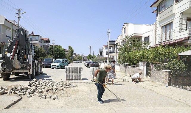 Burhaniye Belediyesi Fen İşleri Müdürlüğü ekipleri, ilçe genelinde çalışmalarına aralıksız