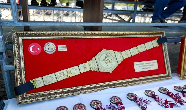 Burhaniye’de Ata Sporu Fırtına Gibi Esti Burhaniye Belediyesi tarafından düzenlenen 10. Burhaniye – Kızıklı Yağlı Pehlivan