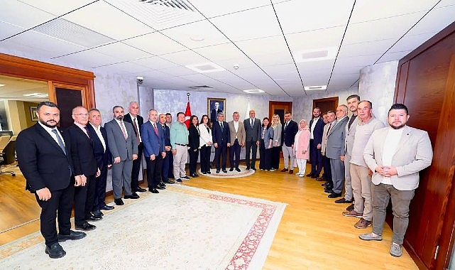 Büyükakın: “STK’lar ile istişareyi çok önemsiyoruz” Kocaeli Büyükşehir Belediye Başkanı Tahir Büyükakın, sivil toplum kuruluşlarının temsilcilerini