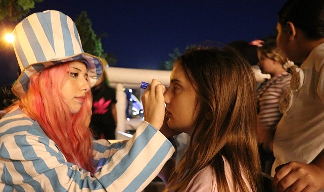“Büyükşehir Çocuk Şenliği Gördes’te” Çocuklara Unutulmaz Bir Akşam Yaşattı Manisa Büyükşehir Belediyesi ile Gördes Belediyesi iş birliğinde düzenlenen “Büyükşehir