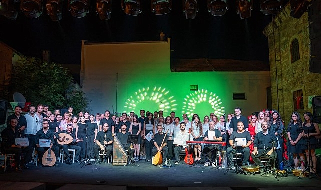 Büyükşehir Konservatuvarı’ndan Sanat Dolu Yıl Sonu Gecesi Manisa Büyükşehir Belediyesi Konservatuvarı öğrencileri, tiyatrodan müziğe, halk danslarından koro