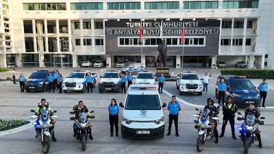 Antalya Büyükşehir Belediyesi Zabıta Dairesi Başkanlığı ekipleri, kent merkezinde yaya