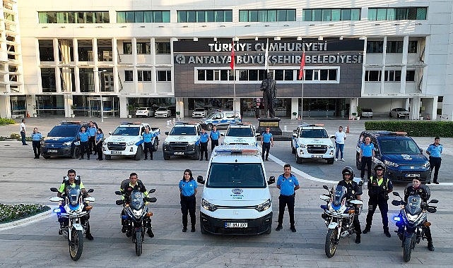 Büyükşehir zabıtasından kaldırım işgallerine sıkı denetim Antalya Büyükşehir Belediyesi Zabıta Dairesi Başkanlığı ekipleri, kent merkezinde yaya