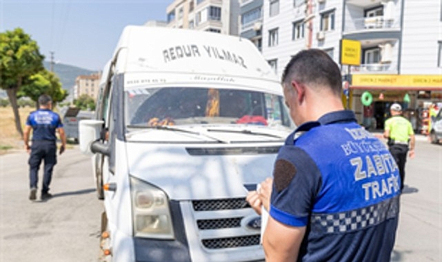 Büyükşehir’den tarım işçisi servislerine sıkı denetim İzmir Büyükşehir Belediyesi ile emniyet ekipleri, yaz aylarında tarım işçisi