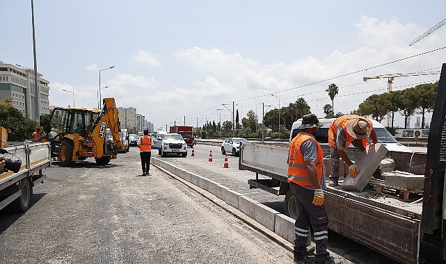 Büyükşehir’den trafiği rahatlatacak dokunuş Antalya Büyükşehir Belediyesi, kent içi ulaşımı daha güvenli ve konforlu