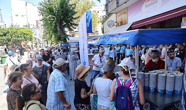 Büyükşehir’in aşure ikramları sürüyor Antalya Büyükşehir Belediyesi, Muharrem ayının birlik, beraberlik ve paylaşma ruhunu