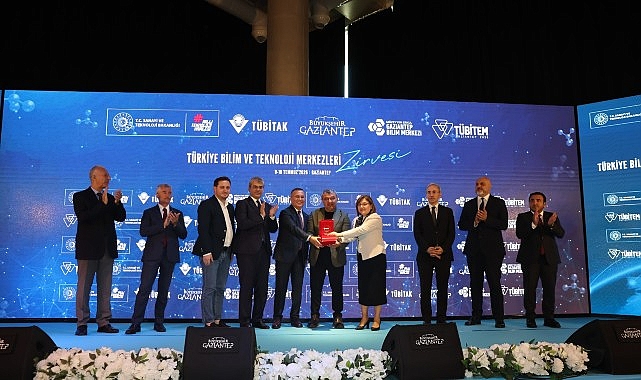 Büyükşehir’in bilim vizyonu ödülle taçlandı Kocaeli Büyükşehir, inovasyon üssü olma yolunda attığı adımların karşılığını alarak