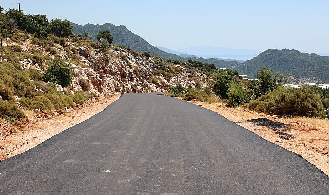 Büyükşehir’in sıcak asfalt çalışması sürüyor Antalya Büyükşehir Belediyesi, Kekova Yarımadası’nda Demre Çevreli Mahallesi ile Kaş