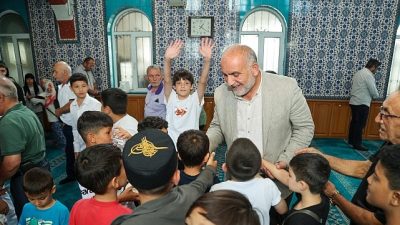 Canik Belediyesi'nin "Haydi Güle Oynaya Camiye Gel" projesiyle çocuklar ve