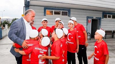 Canik Belediyesi'nin "Haydi Güle Oynaya Camiye Gel" projesiyle çocuklar ve