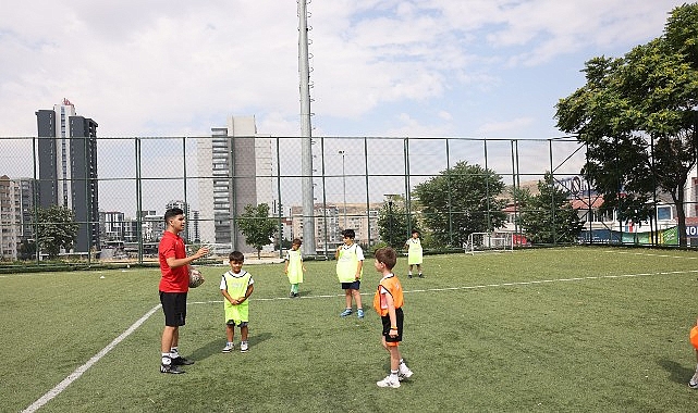 Çankaya Belediyesi ve Gençlerbirliği’nden İş Birliği Çankaya Belediyesi ile Türk futbolunun köklü kulüplerinden Gençlerbirliği iş birliğiyle