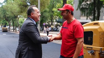Manisa Büyükşehir Belediyesi’nin Çarşı Bulvarı’nda başlattığı yenileme çalışmaları tüm hızıyla