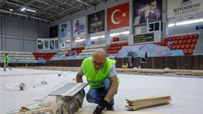 İzmir Büyükşehir Belediyesi, Celal Atik Spor Salonu'nda kapsamlı yenileme çalışması